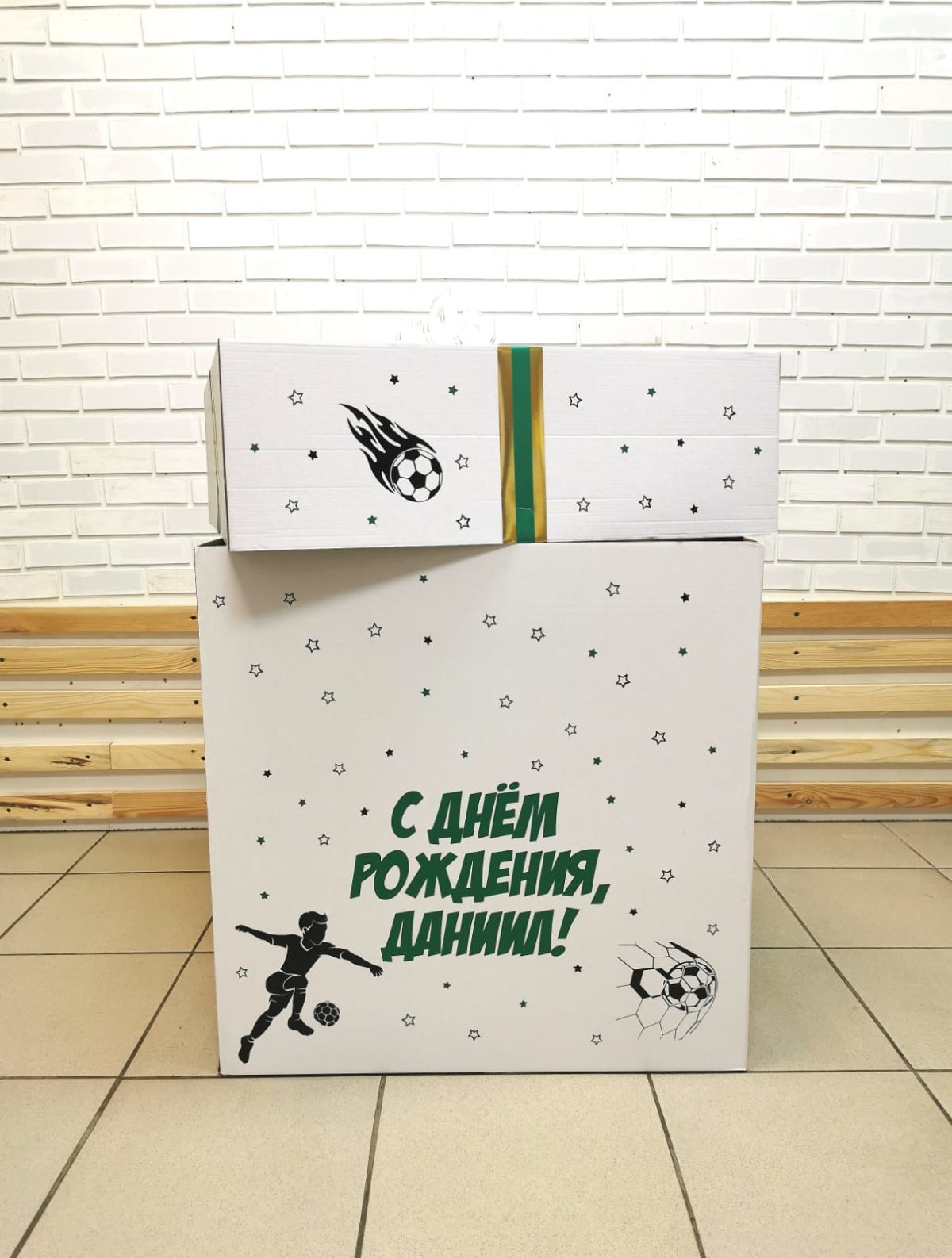 Коробка без шаров 60х60х60 см. Белая. «Футбол» — изображение 1