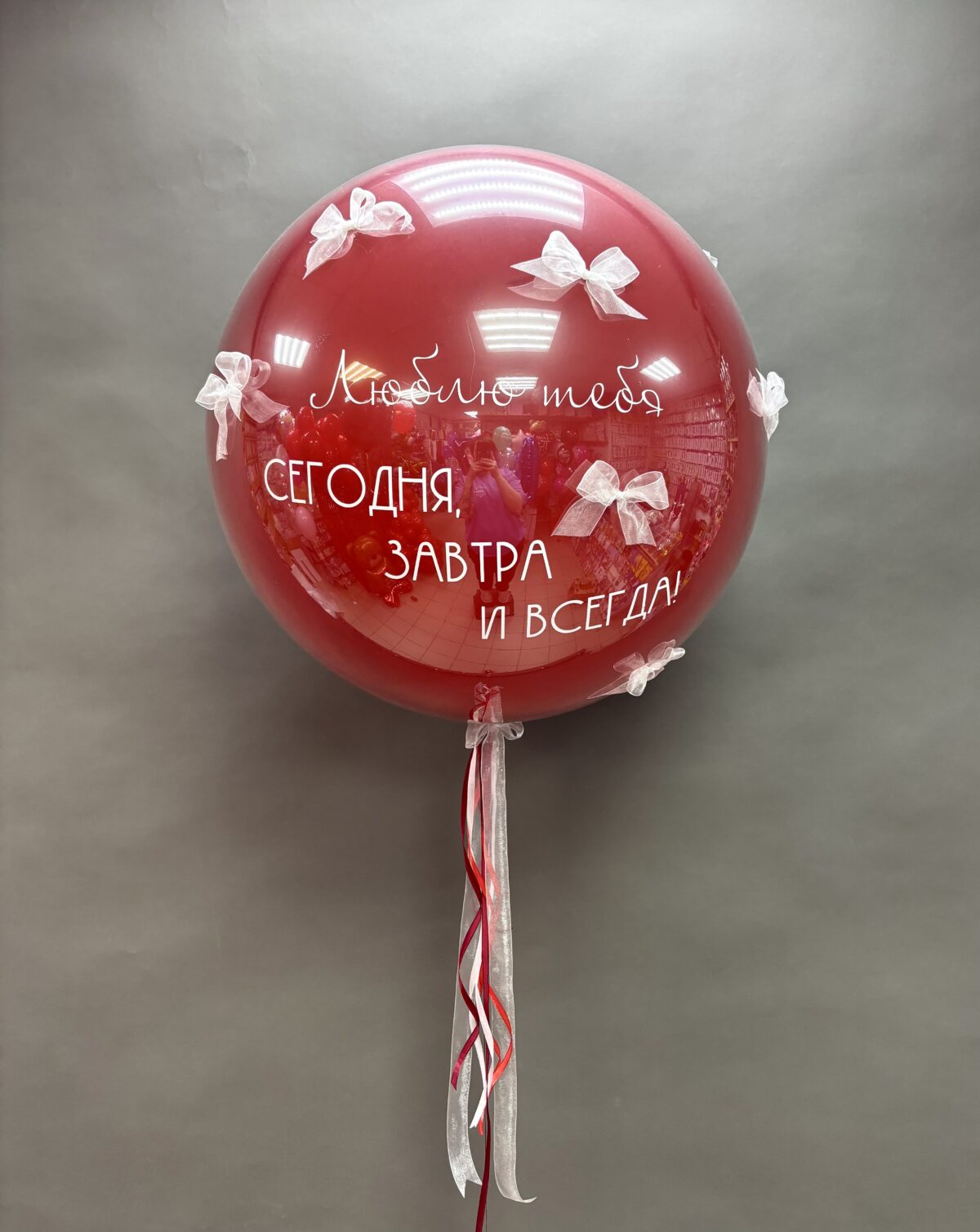 5fce16a3-275c-442a-89b8-f1acc43ef51b Шар зеркальный "Императорский красный с бантиками" — изображение 1